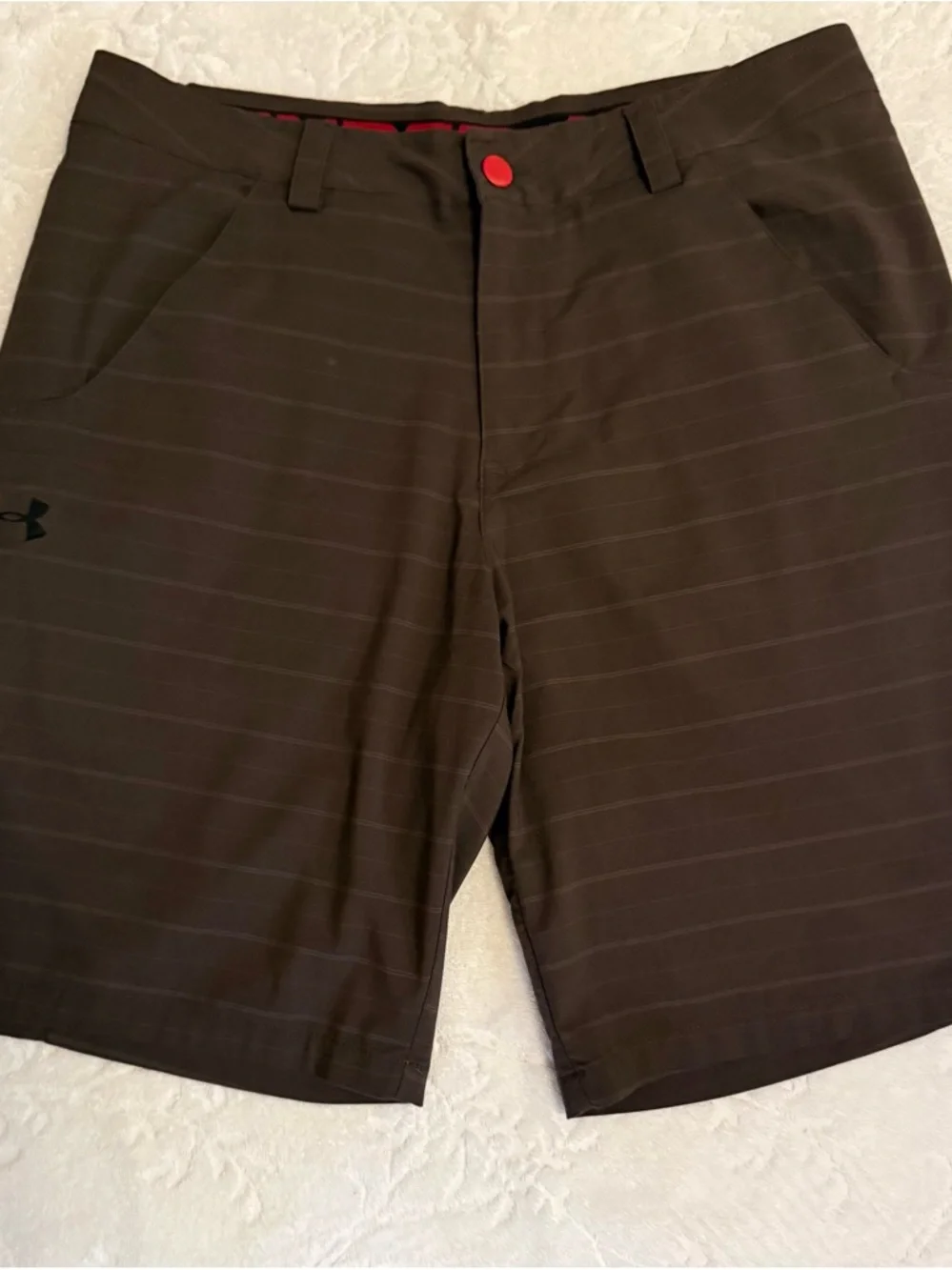 Under Armour Men's Dark Brown Golf/Active Shorts with Red Accent - Picture 1 of 1